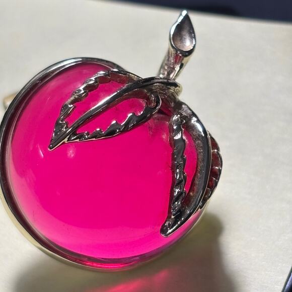 Vintage Sarah Coventry Pink Red Lucite Gold Tone Domed Apple Pin Brooch - Picture 4 of 15